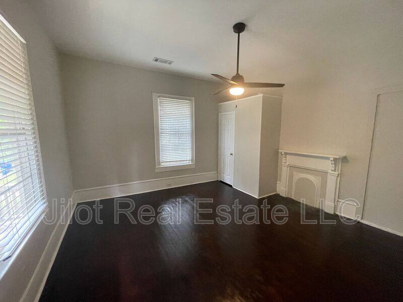 Apartment for rent at 1082 Center St NW #A, Atlanta, GA 30318