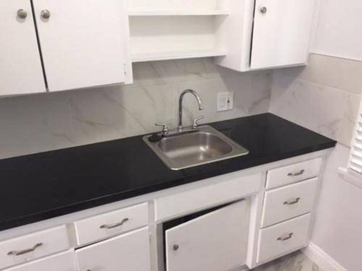 Apartment for rent at 425 N Oakhurst Dr, Beverly Hills, CA 90210