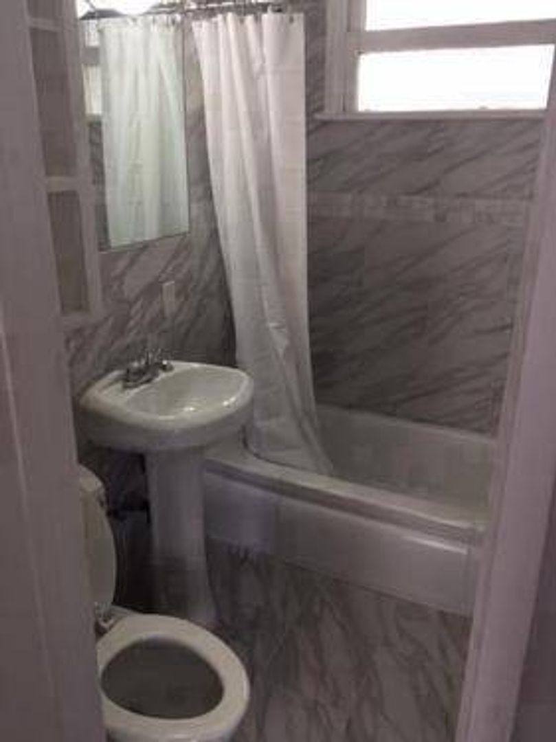 Apartment for rent at 425 N Oakhurst Dr, Beverly Hills, CA 90210