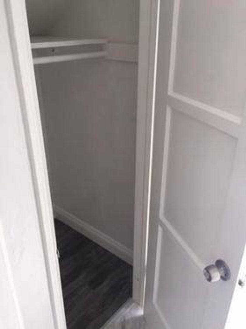 Apartment for rent at 425 N Oakhurst Dr, Beverly Hills, CA 90210