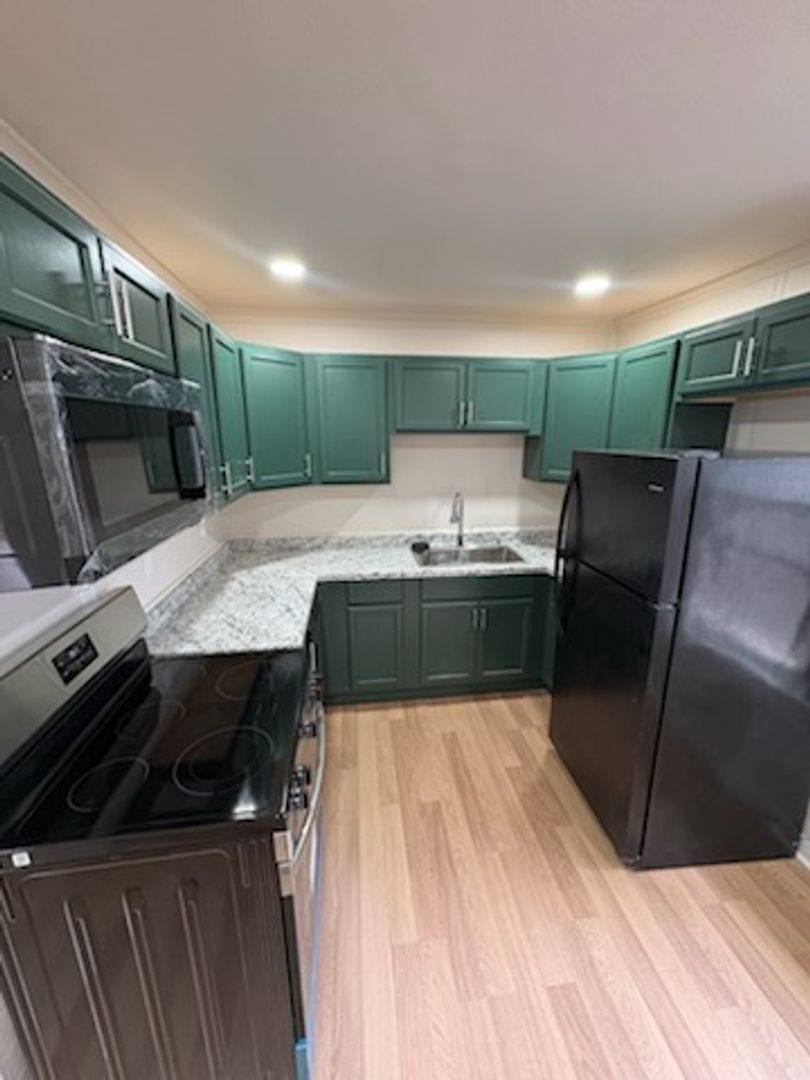 Apartment for rent at 1611 W Barker Ave, Peoria, IL 61606