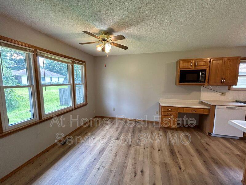 House for rent at 306 W Hunter Dr, Nixa, MO 65714