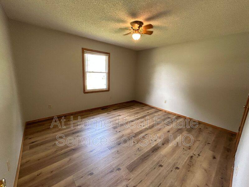 House for rent at 306 W Hunter Dr, Nixa, MO 65714