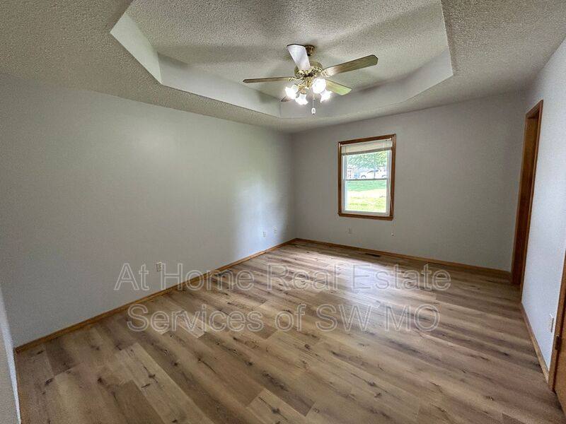 House for rent at 306 W Hunter Dr, Nixa, MO 65714