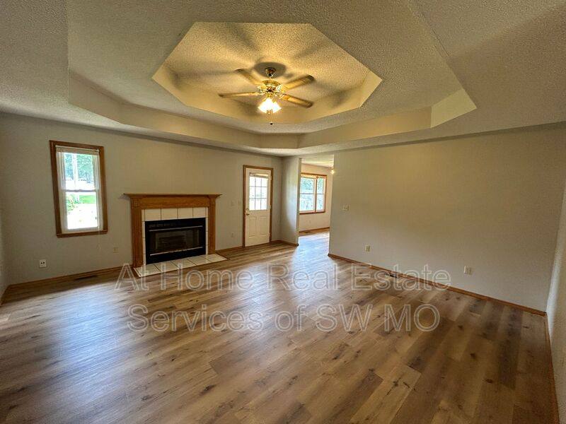 House for rent at 306 W Hunter Dr, Nixa, MO 65714