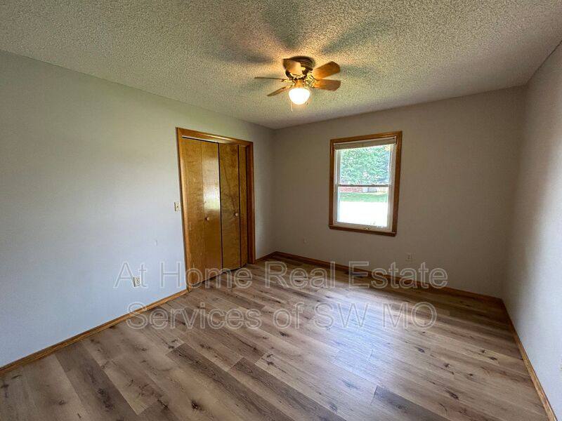 House for rent at 306 W Hunter Dr, Nixa, MO 65714