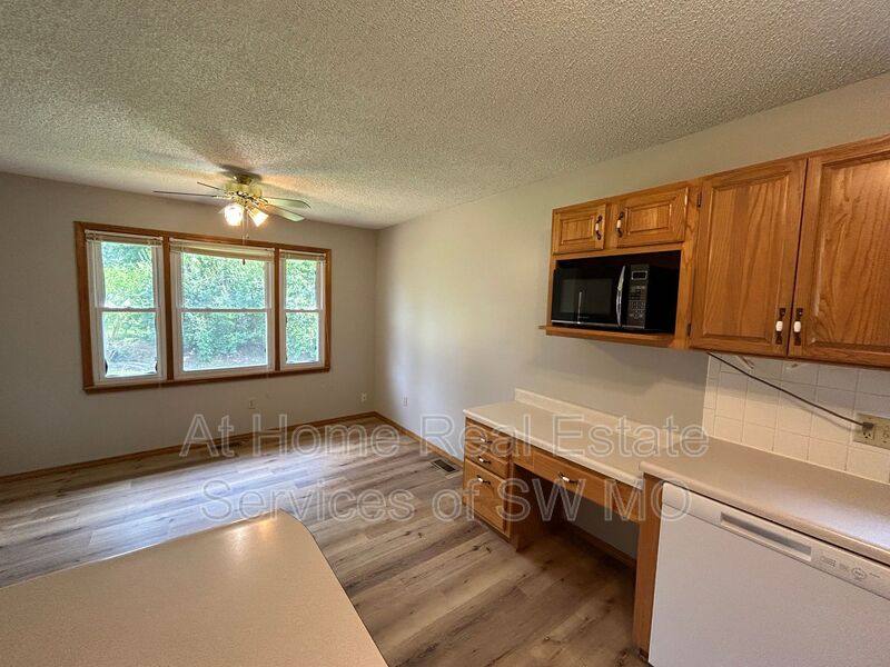 House for rent at 306 W Hunter Dr, Nixa, MO 65714