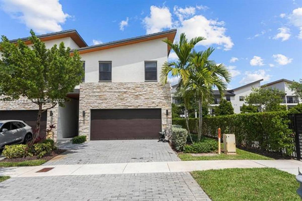 Townhouse for rent at 8005 NW 104th Court, Miami, FL 33178