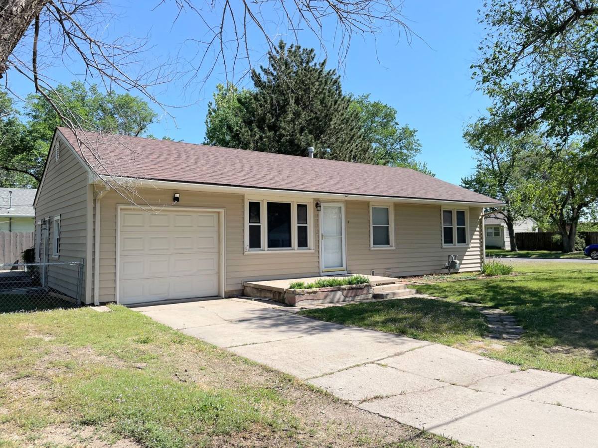House for rent at 1 Lawndale Park, Hutchinson, KS 67502