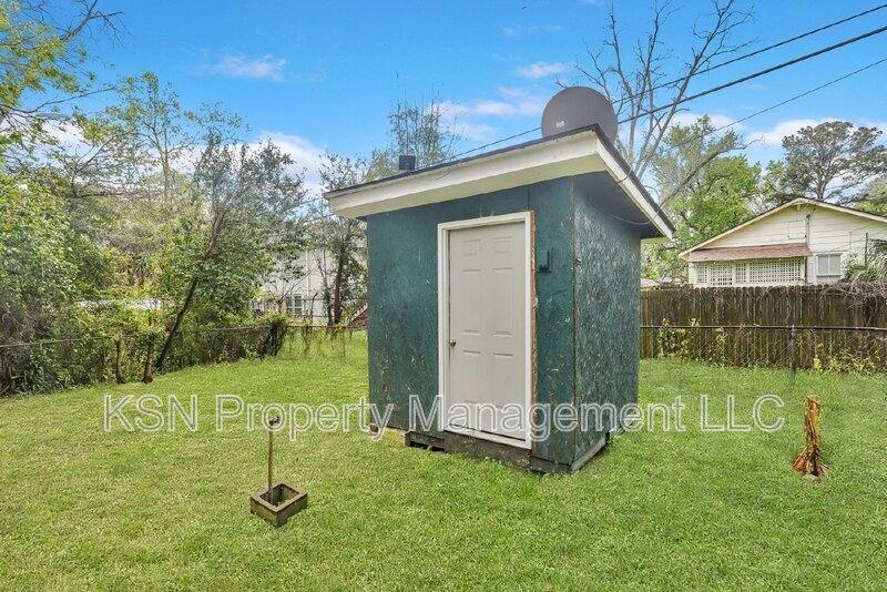 House for rent at 1305 E 32nd St, Savannah, GA 31404