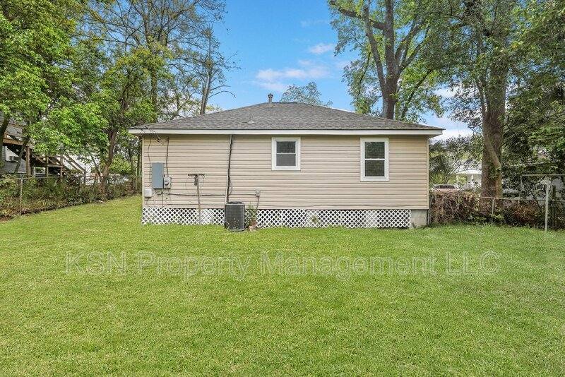 House for rent at 1305 E 32nd St, Savannah, GA 31404