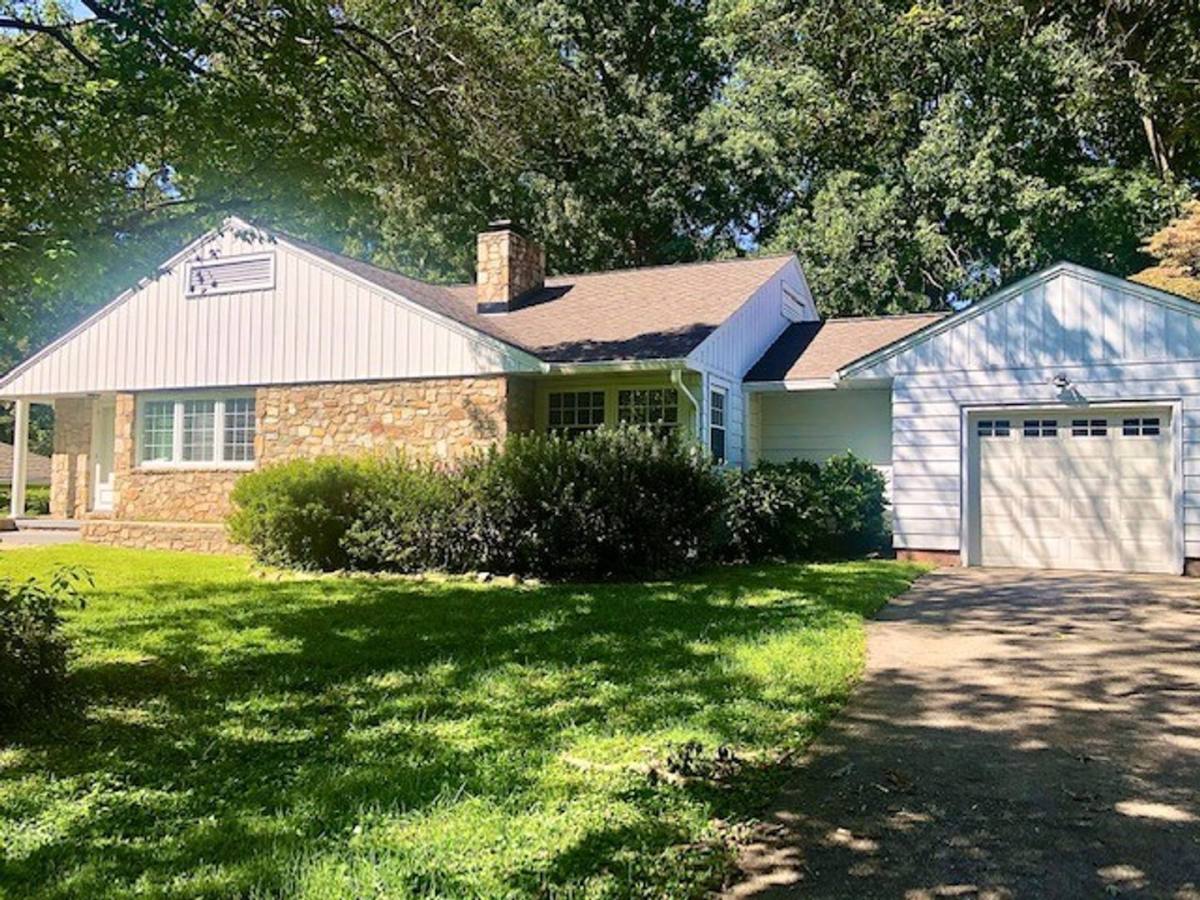 Apartment for rent at 3331 Nottingham Rd, Winston Salem, NC 27104