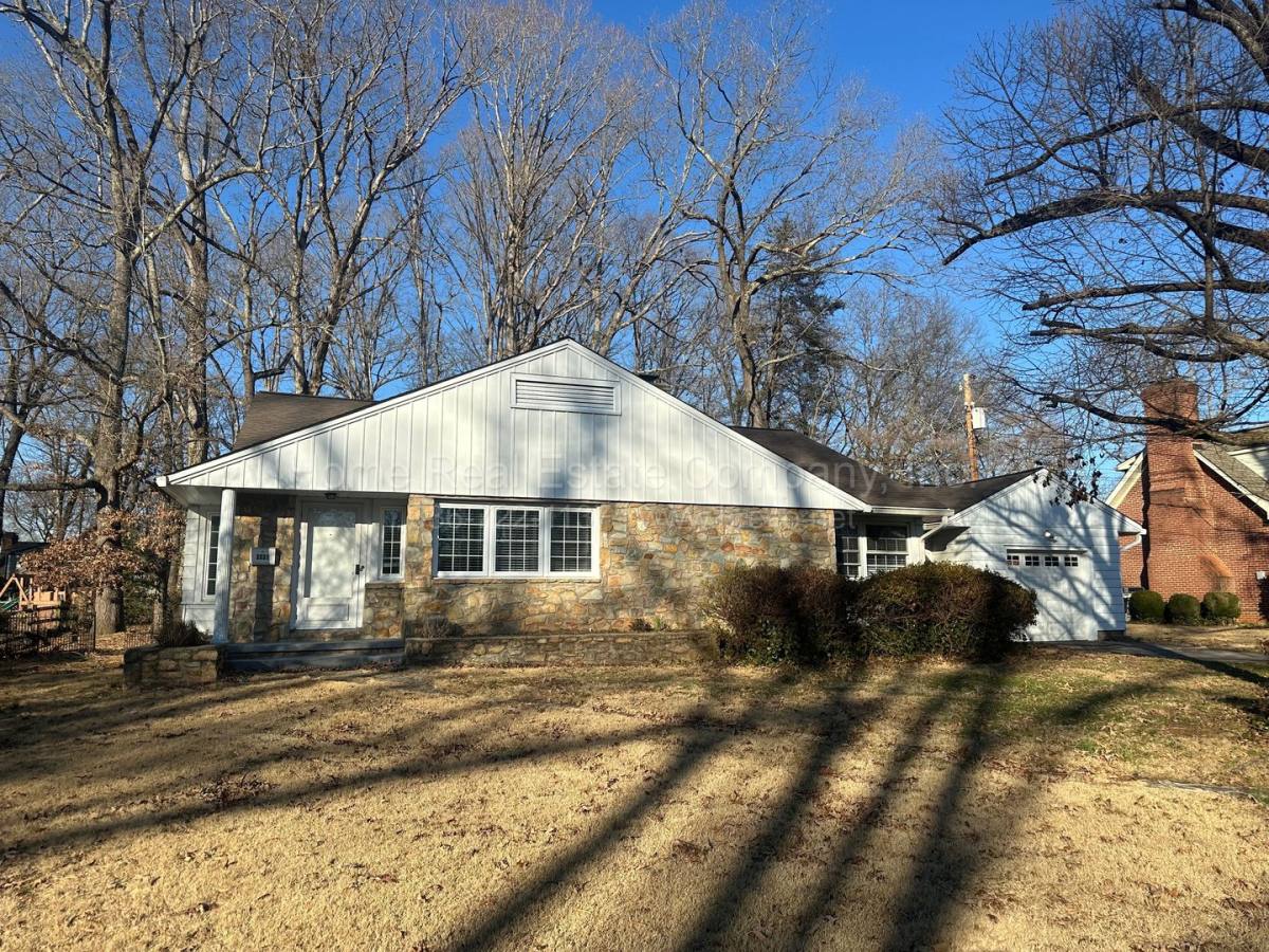 Apartment for rent at 3331 Nottingham Rd, Winston Salem, NC 27104