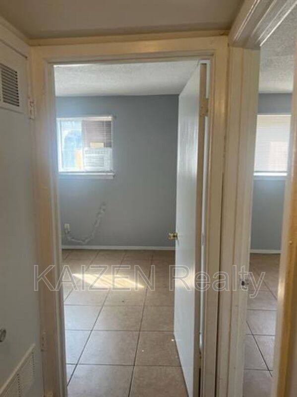 House for rent at 151 N Belvedere Blvd, Memphis, TN 38104