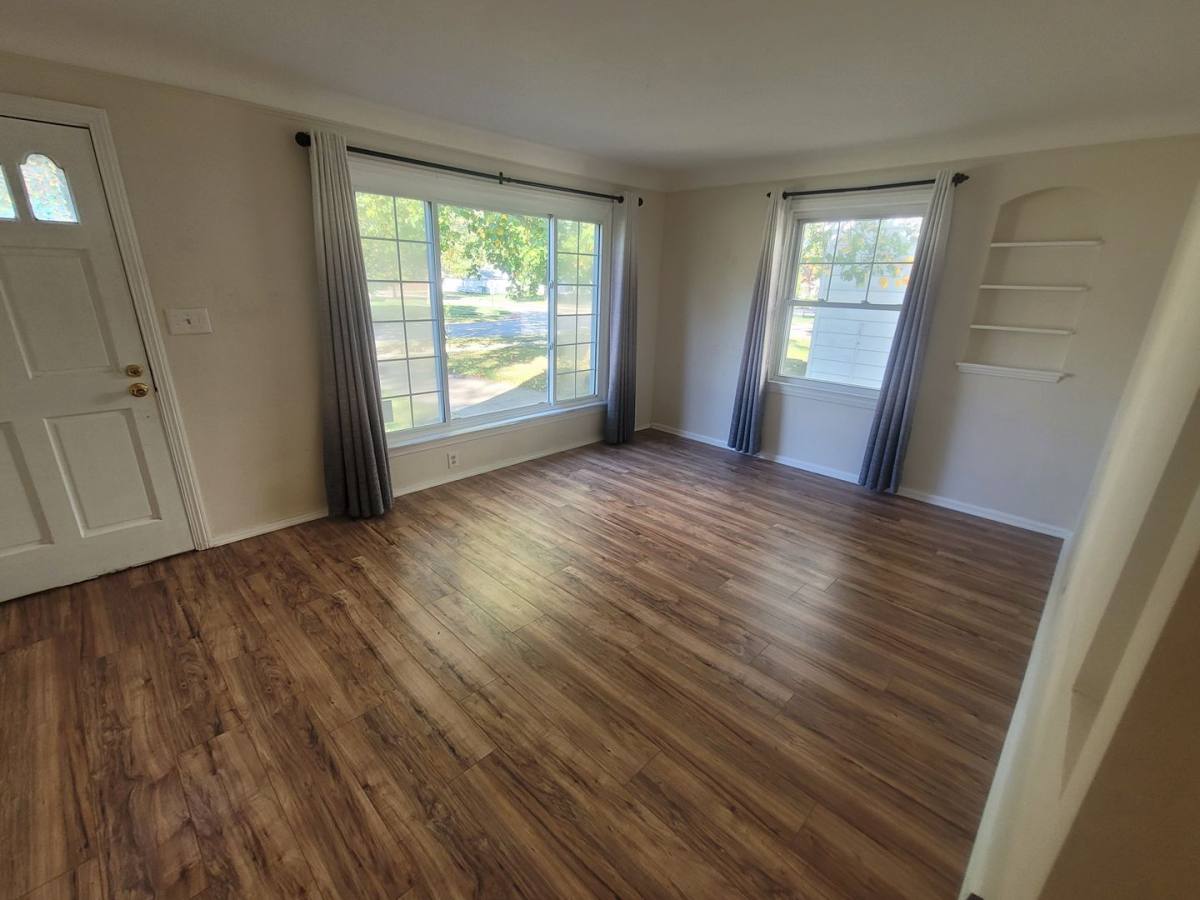 House for rent at 6987 Greenleaf Ave, Cleveland, OH 44130