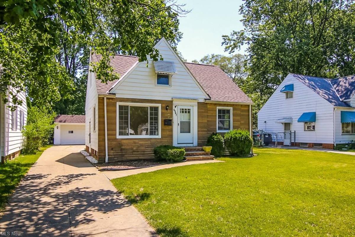 House for rent at 6987 Greenleaf Ave, Cleveland, OH 44130