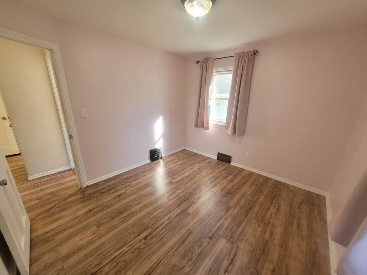 House for rent at 6987 Greenleaf Ave, Cleveland, OH 44130