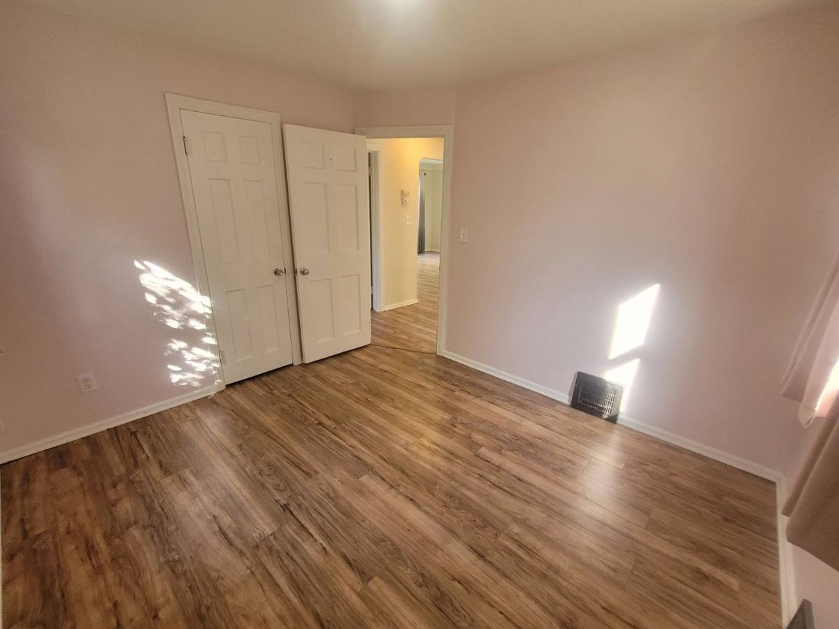 House for rent at 6987 Greenleaf Ave, Cleveland, OH 44130