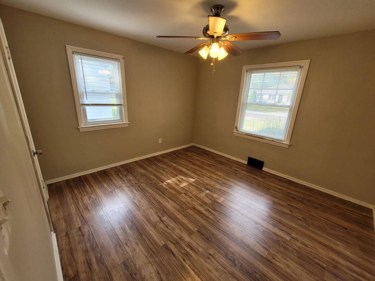 House for rent at 6987 Greenleaf Ave, Cleveland, OH 44130