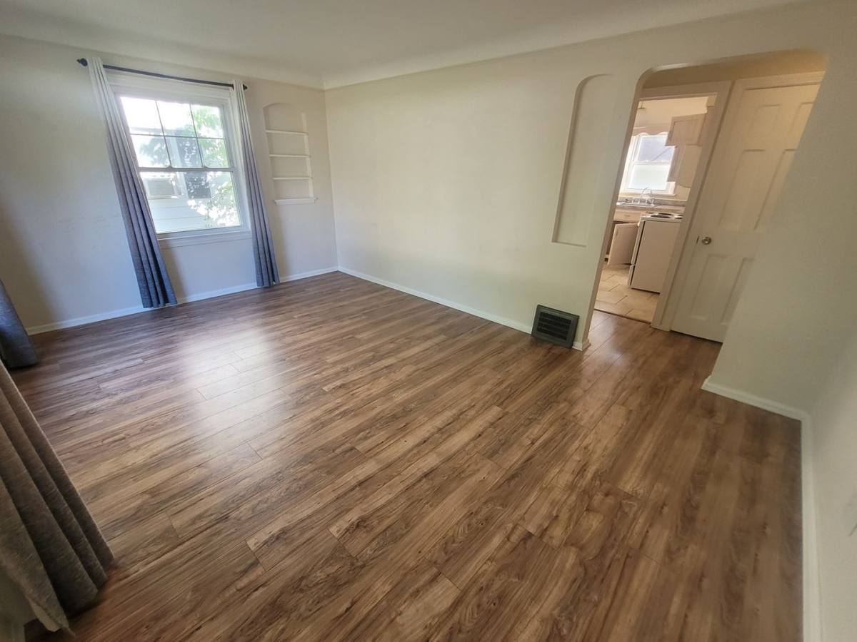 House for rent at 6987 Greenleaf Ave, Cleveland, OH 44130