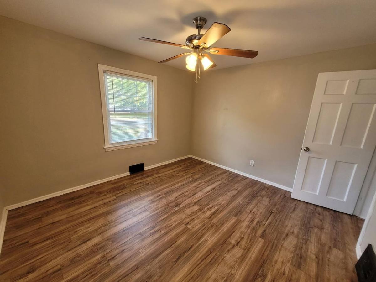 House for rent at 6987 Greenleaf Ave, Cleveland, OH 44130