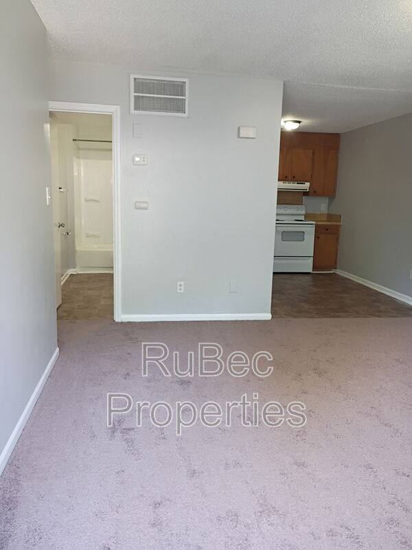 Apartment for rent at 416 S Weldon St, Gastonia, NC 28052