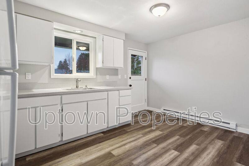 Apartment for rent at 1374 SE Cedar St #1, Hillsboro, OR 97123