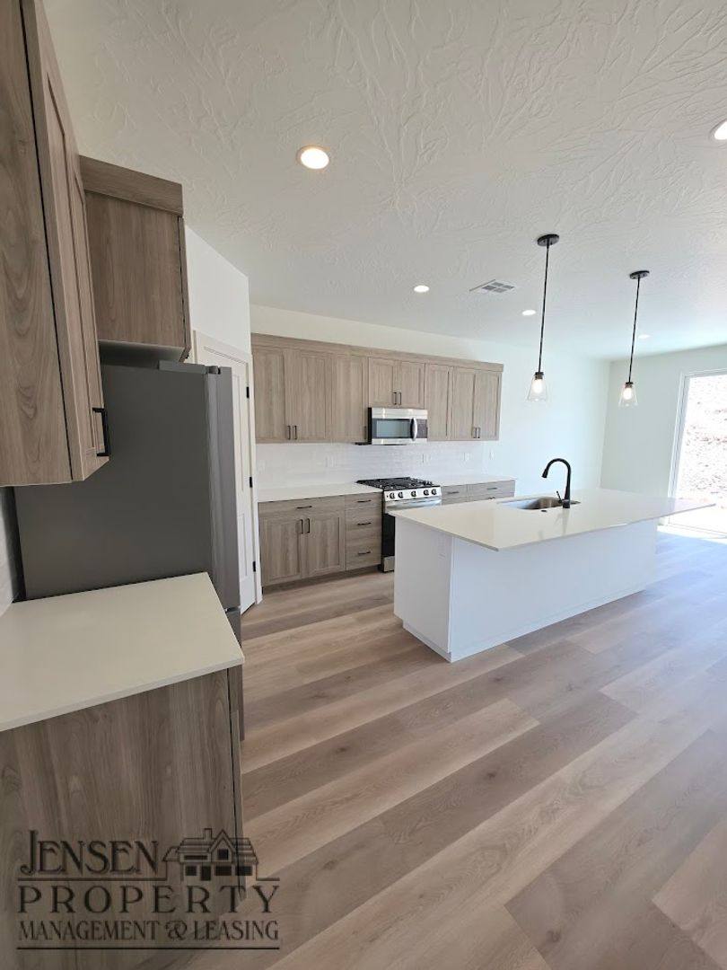 House for rent at 6121 S Cygnus Dr, Saint George, UT 84790