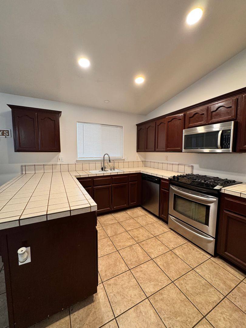 House for rent at 4012 Island Mist Court, Bakersfield, CA 93313