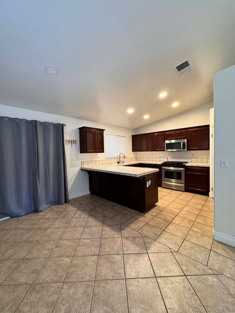 House for rent at 4012 Island Mist Court, Bakersfield, CA 93313
