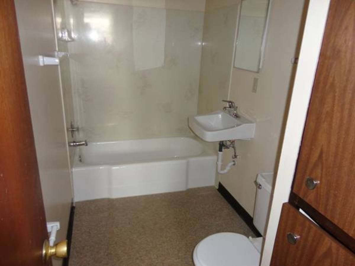 Apartment for rent at 4739 Hilton Ave, Columbus, OH 43228