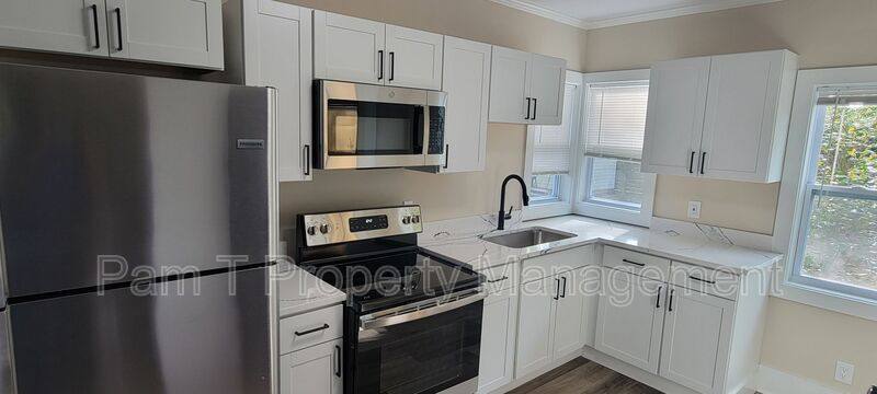 Apartment for rent at 16 Helmken St, Savannah, GA 31404