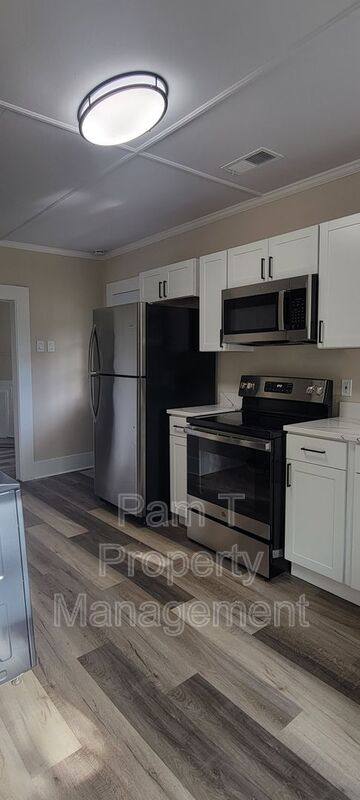 Apartment for rent at 16 Helmken St, Savannah, GA 31404