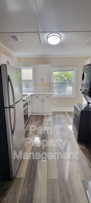 Apartment for rent at 16 Helmken St, Savannah, GA 31404