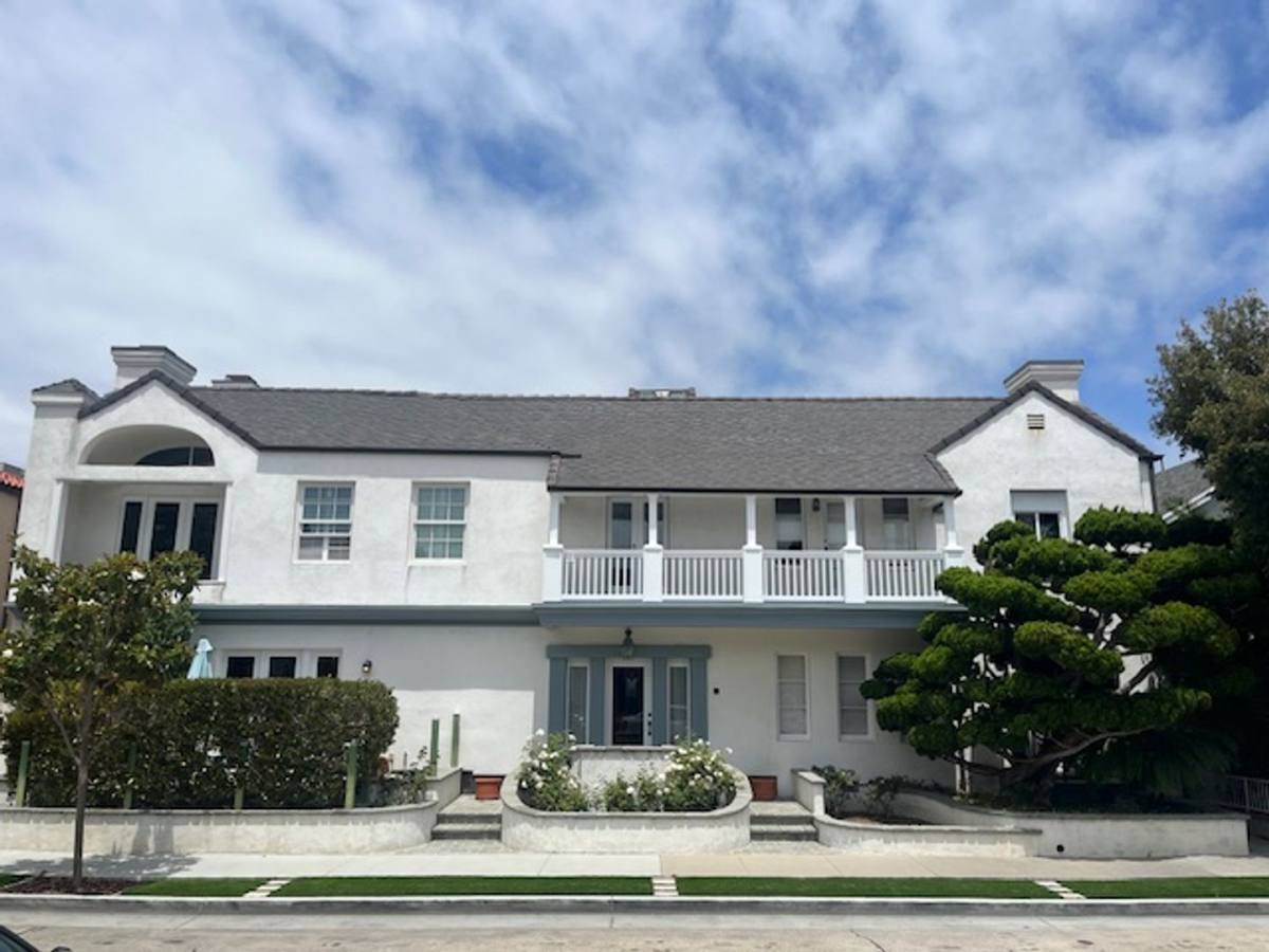 Apartment for rent at 1530 Miramar Dr, Newport Beach, CA 92661