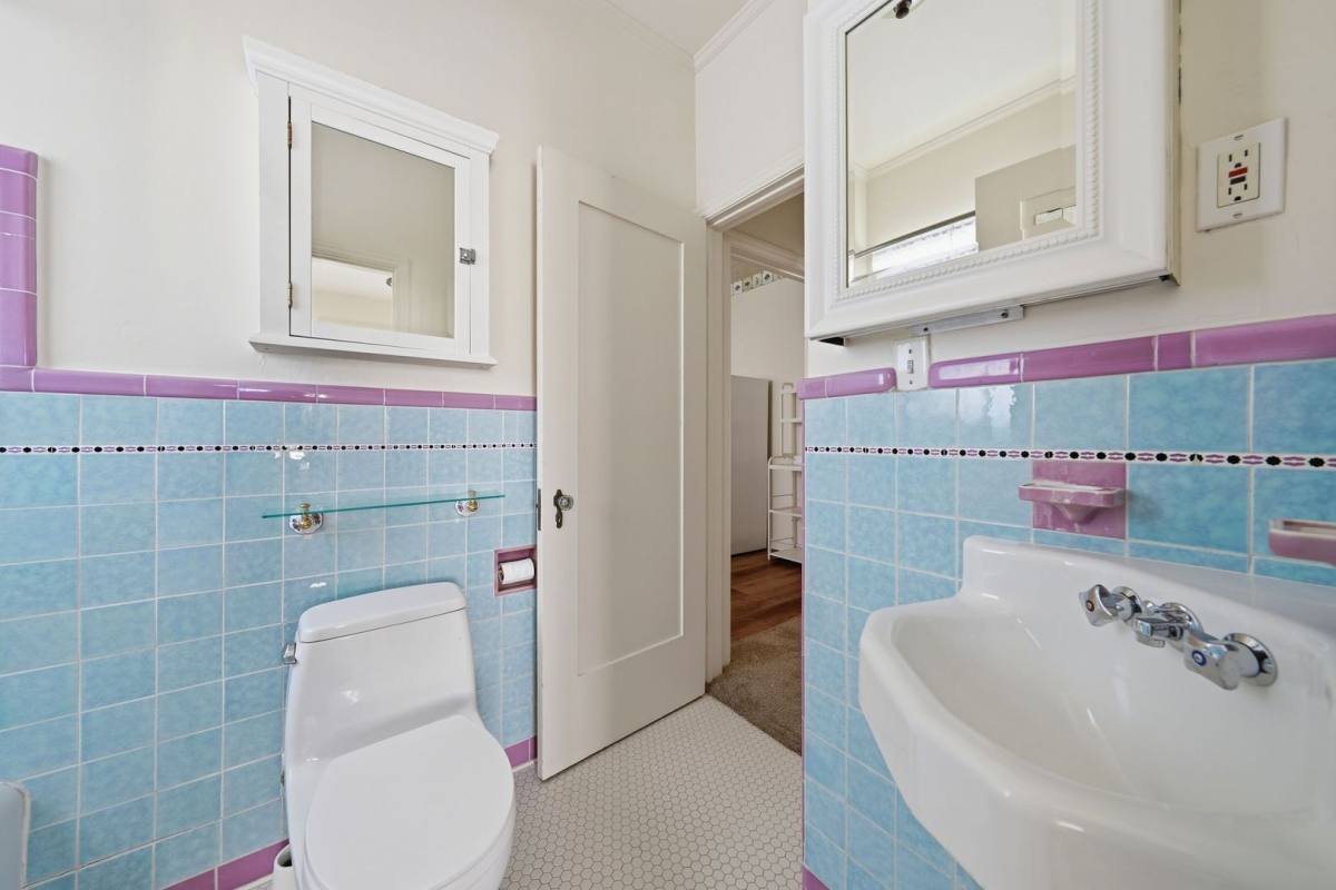 Apartment for rent at 1530 Miramar Dr, Newport Beach, CA 92661
