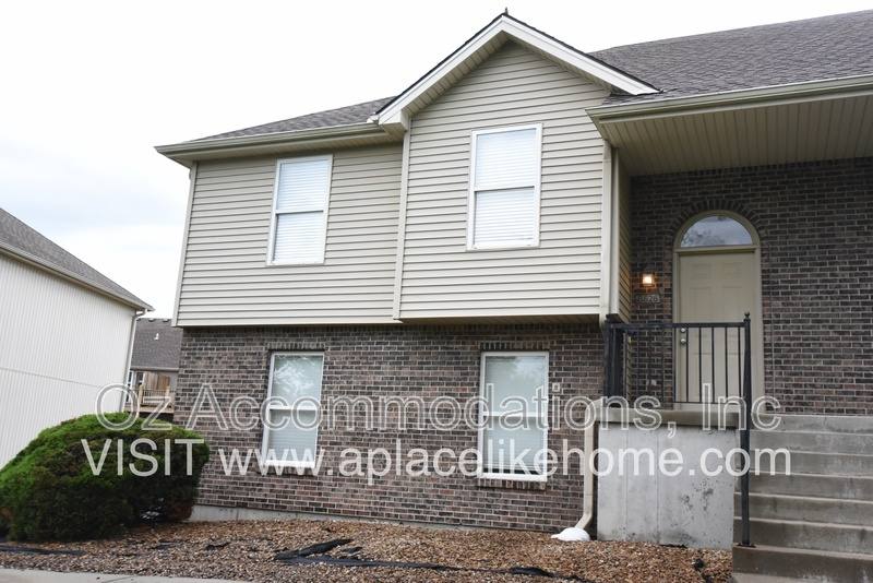 Townhouse for rent at 8626 N Cleveland Lane, Kansas City, MO 64156