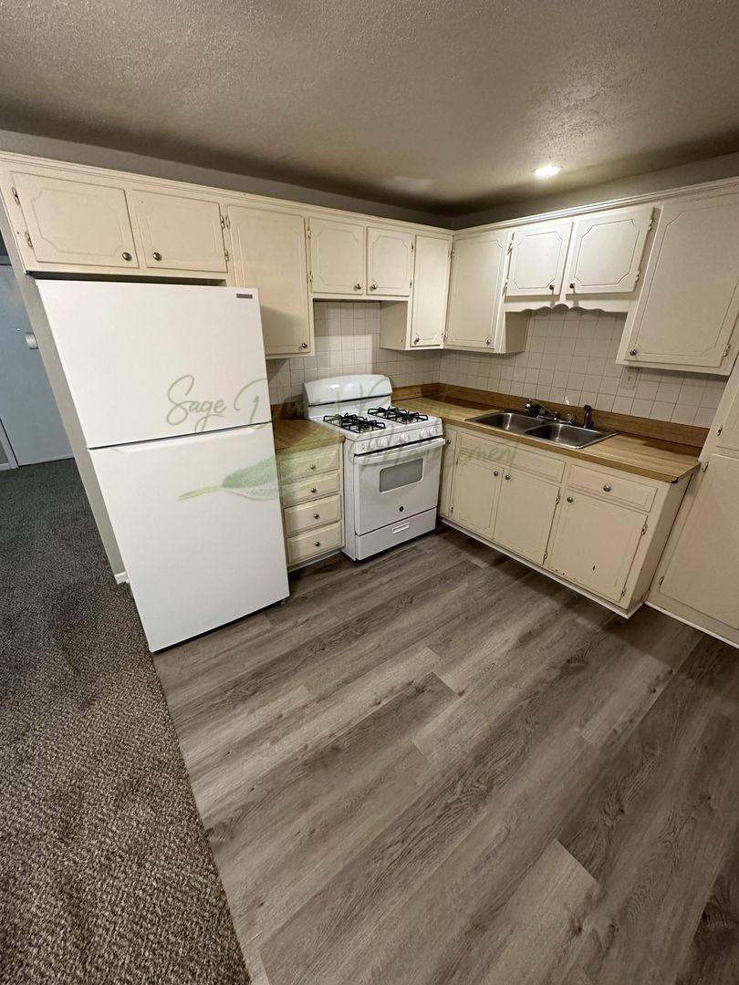House for rent at 9409 E 67th Terrace, Kansas City, MO 64133