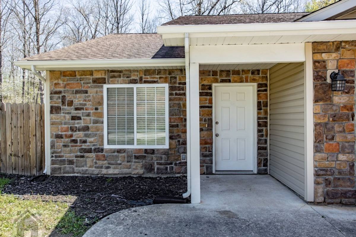 House for rent at 24956 A Talladega Rd, Saint Robert, MO 65584