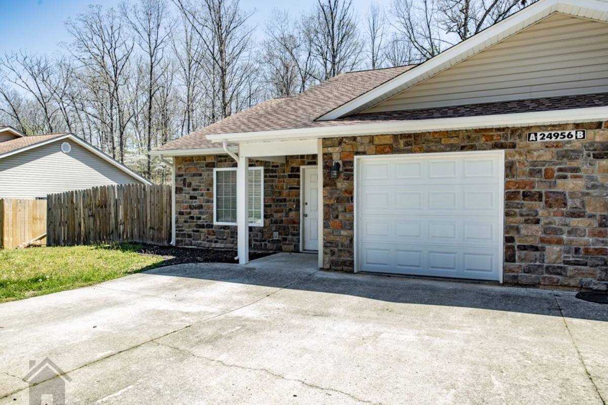 House for rent at 24956 A Talladega Rd, Saint Robert, MO 65584