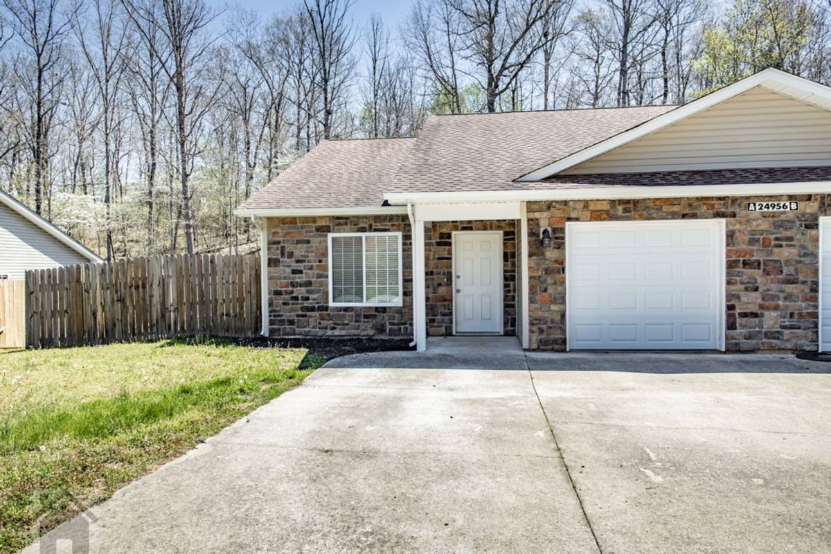 House for rent at 24956 A Talladega Rd, Saint Robert, MO 65584