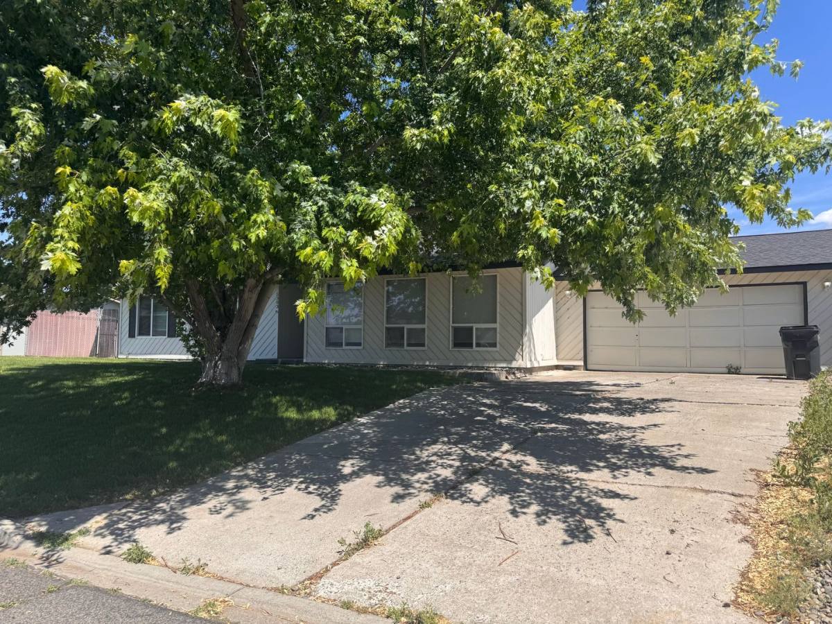 House for rent at 5303 N Sky Vista, Yakima, WA 98901