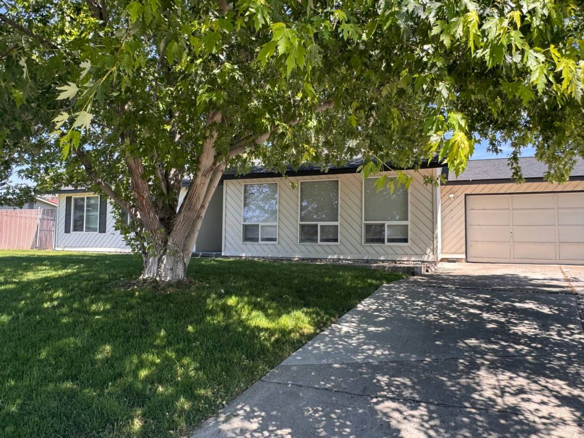House for rent at 5303 N Sky Vista, Yakima, WA 98901