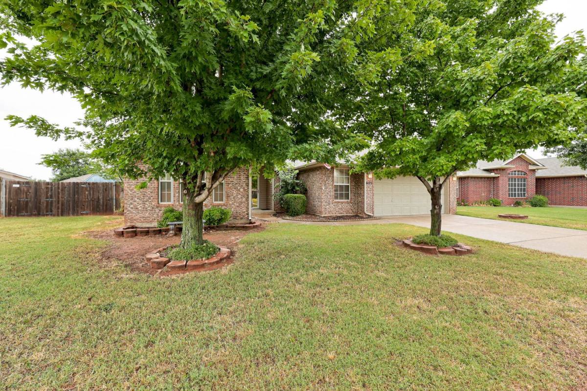 House for rent at 605 Eastview Dr, Yukon, OK 73099