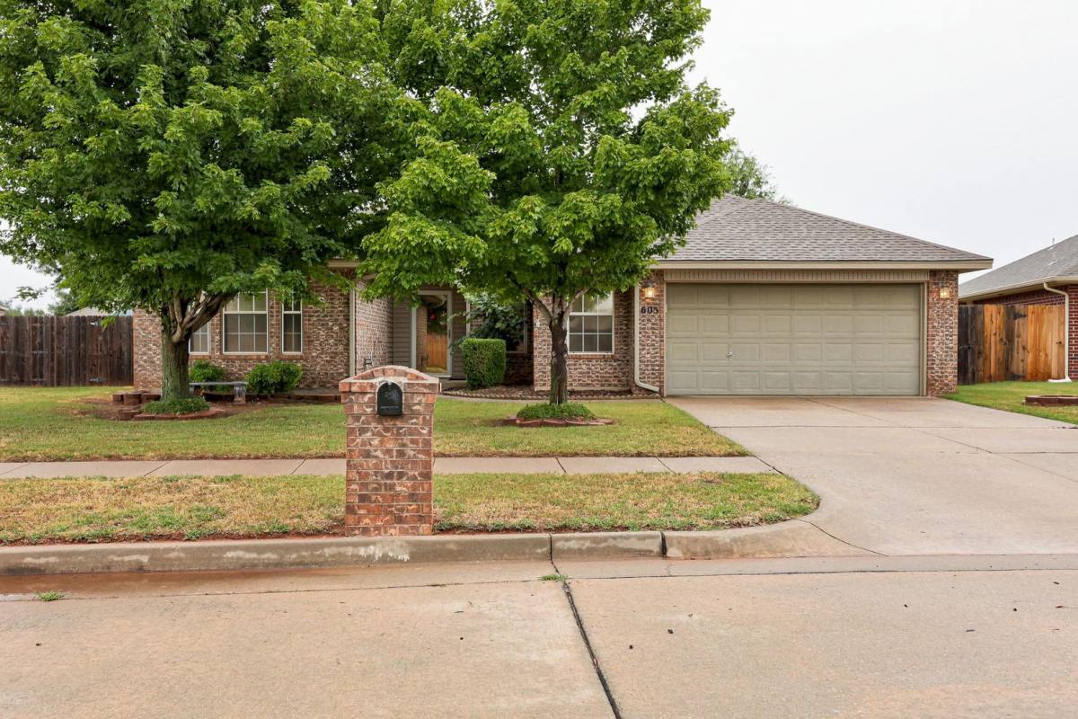 House for rent at 605 Eastview Dr, Yukon, OK 73099