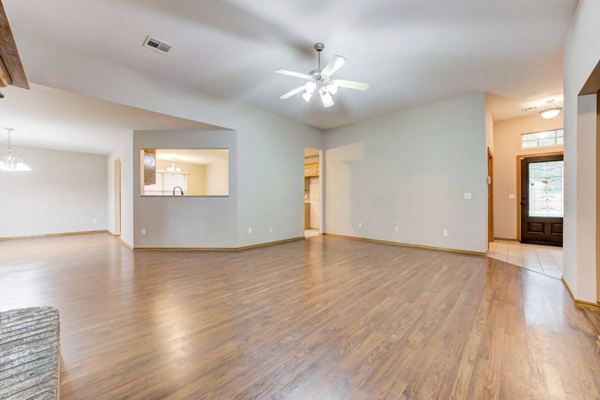 House for rent at 605 Eastview Dr, Yukon, OK 73099