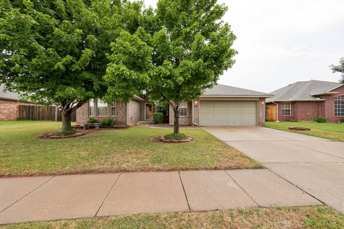 House for rent at 605 Eastview Dr, Yukon, OK 73099