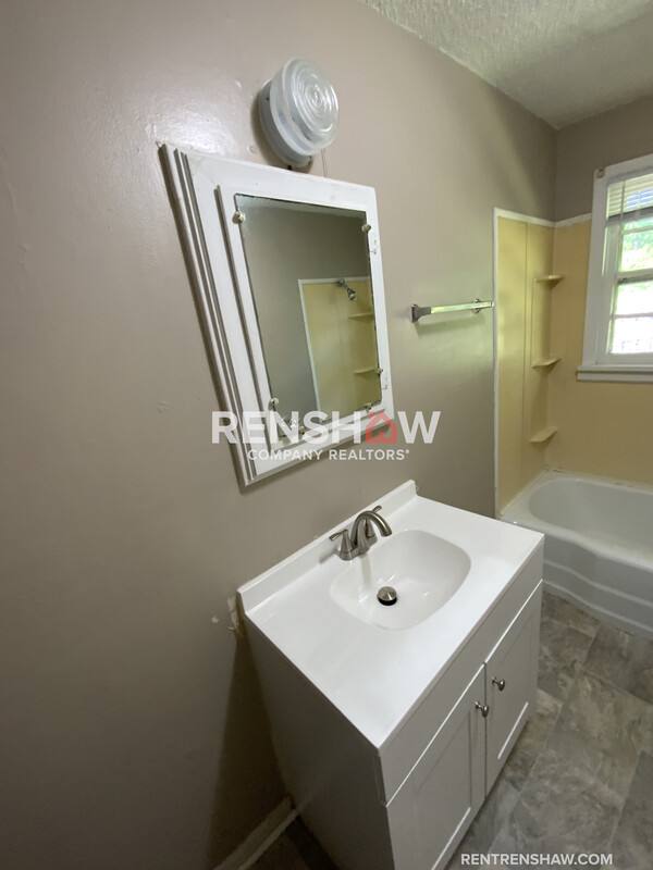 House for rent at 1229 Woodlawn Ave -B Ll, Dyersburg, TN 38024
