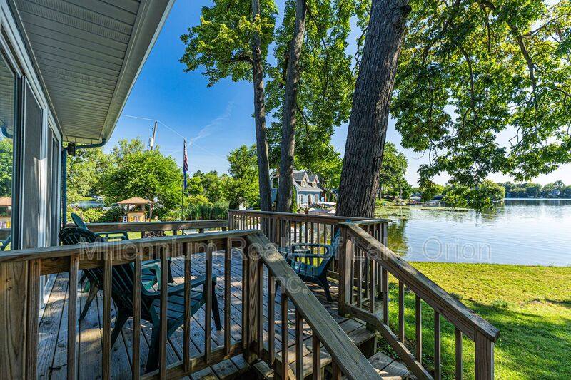 House for rent at 391 Shady Oaks St, Lake Orion, MI 48362