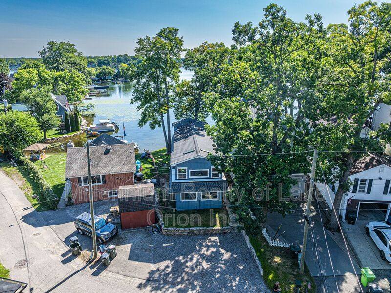 House for rent at 391 Shady Oaks St, Lake Orion, MI 48362